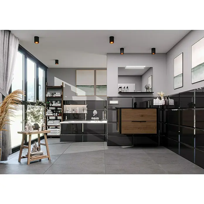 Wandfliese Metro XXL - 30 x 60 cm, Schwarz, Glänzend - Elegantes Badezimmer mit schwarzen glänzenden Fliesen, Holzunterschrank und stilvoller Dekoration für ein modernes Ambiente.