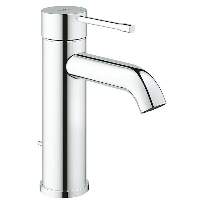 Grohe Essence New Waschtischarmatur S-Size - Mit Zugstange, Chrom, Glänzend - Nahaufnahme einer glänzenden, modernen Chrom-Armatur mit Hebel und Auslauf, die Eleganz und Funktionalität vereint.