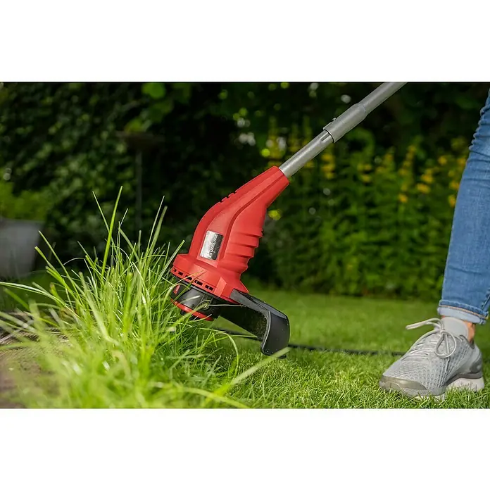 Hurricane Elektro-Rasentrimmer HERT-I-3025 - 300 W, Schnittbreite Faden: 25 cm - Der Hurricane Rasentrimmer im Einsatz, um präzise Rasenkanten zu schneiden und das Erscheinungsbild des Gartens zu perfektionieren.