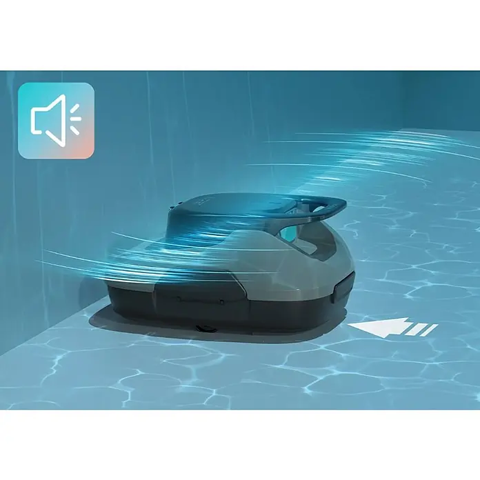 Aiper Poolroboter Scuba SE - Akkubetrieben, Passend für: Pools bis 80 m² Grundfläche, Filterleistung: 4.500 l/h - Das Bild zeigt einen Poolroboter, der mit blauen Linien seine Reinigungsbewegung im Wasser demonstriert. Ein Lautsprechersymbol deutet auf eine Audiofunktion hin.