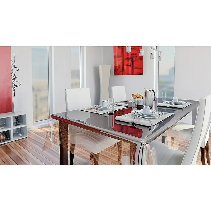 D-c-fix Murano Tischdecke Meterware - Breite: 140 cm, Stärke: 0,5 mm, Glasklar - Elegantes Esszimmer mit modernem Tisch und Stühlen, geschützt durch eine transparente Tischdecke, die das Design hervorhebt.