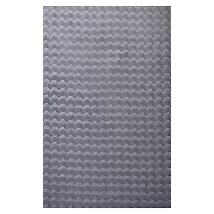 Fellteppich Ambiance - Grau, 150 x 80 cm, 100 % Polyester - Weicher, grauer Plüschstoff mit strukturiertem Wellenmuster, ideal für Decken oder gemütliche Textilien.