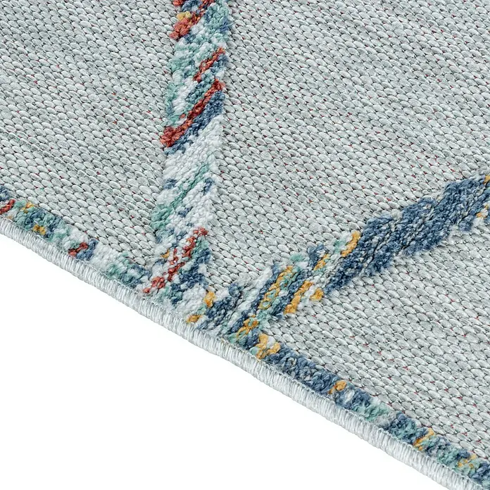 Outdoor-Teppich Bahama III - Multi, 200 x 140 cm, 100 % Polypropylen - Nahaufnahme eines Teppichs mit geometrischem Muster und Fransen an der Kante, der eine Textur und Details des Designs zeigt.