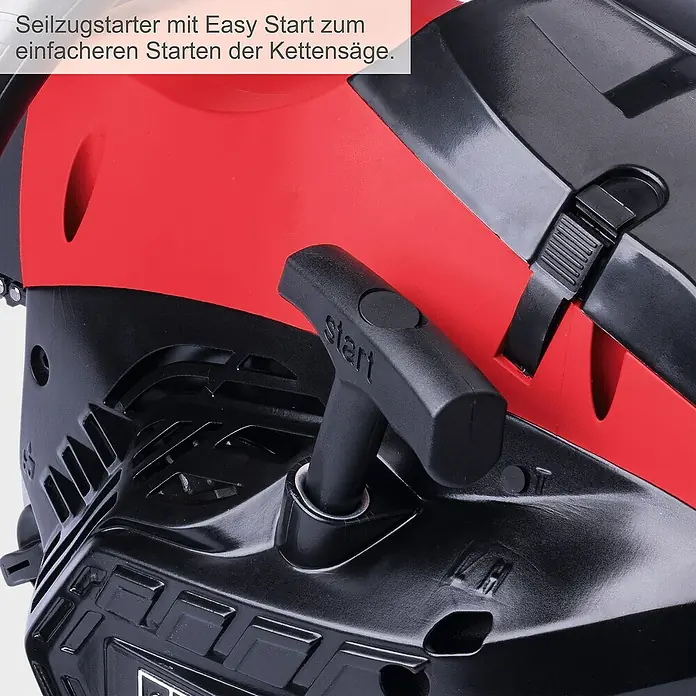 Scheppach Benzin-Kettensäge PCS46 - 1.800 W, 46 cm³, Schwertlänge: 45 cm, Max. Aststärke: 43 cm - Nahaufnahme des Easy-Start-Seilzugstarters einer Kettensäge für müheloses Anlassen.