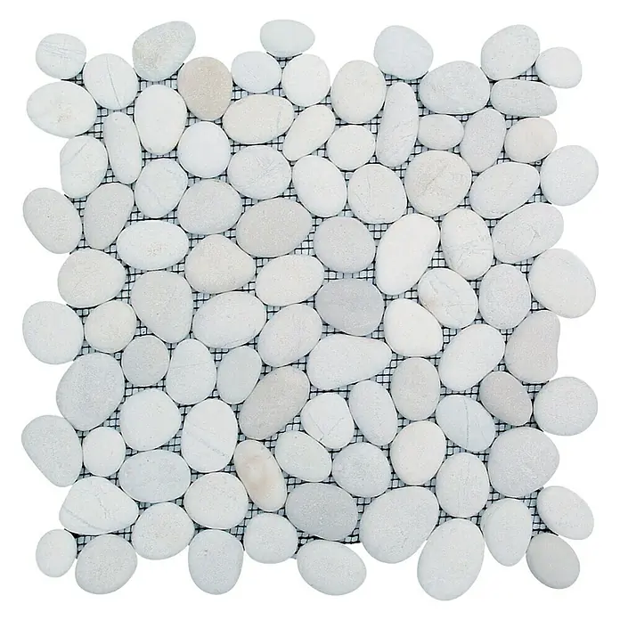 Malla mosaico Rocamar - 30 x 30 cm, Blanco - Imagen de una estera cuadrada de guijarros blancos, fijada a una malla con fines decorativos.