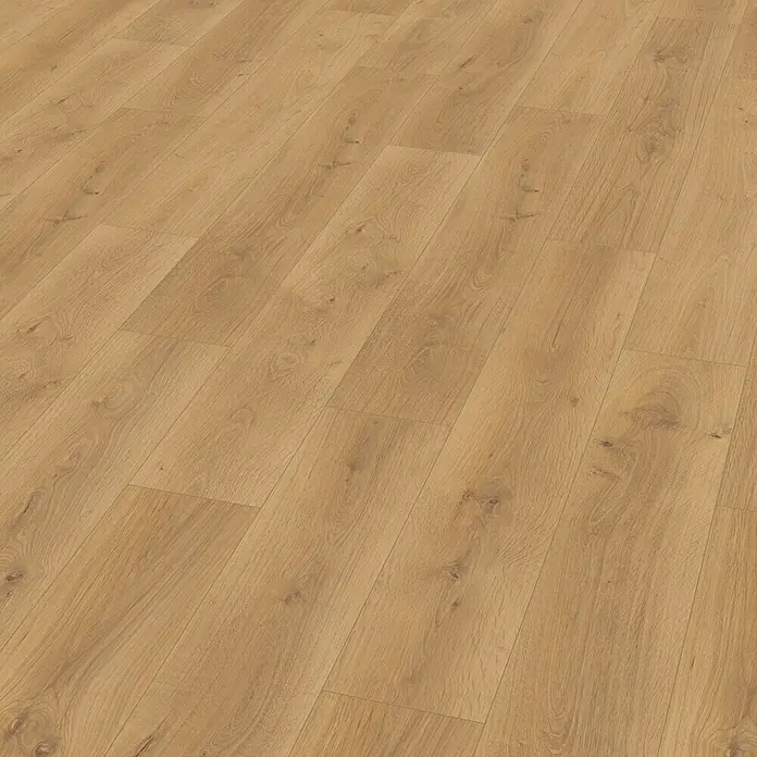 Laminat 8/32 Classic - Eiche Schenna, Landhausdiele, 1.292 x 193 x 8 mm - Nahaufnahme von hellbraunem Laminatboden, der ein warmes und einladendes Gefühl vermittelt.