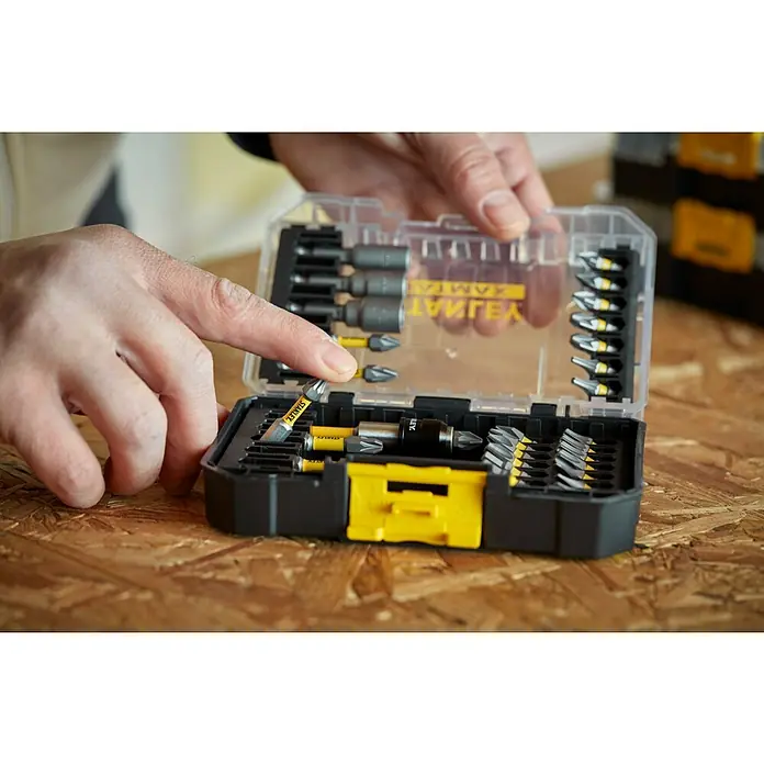 Stanley FatMax Set de puntas STA88557-XJ - 32 pzs. - Un maletín de herramientas Stanley con varias puntas de destornillador ordenadas. Perfecto para aficionados al bricolaje y profesionales.