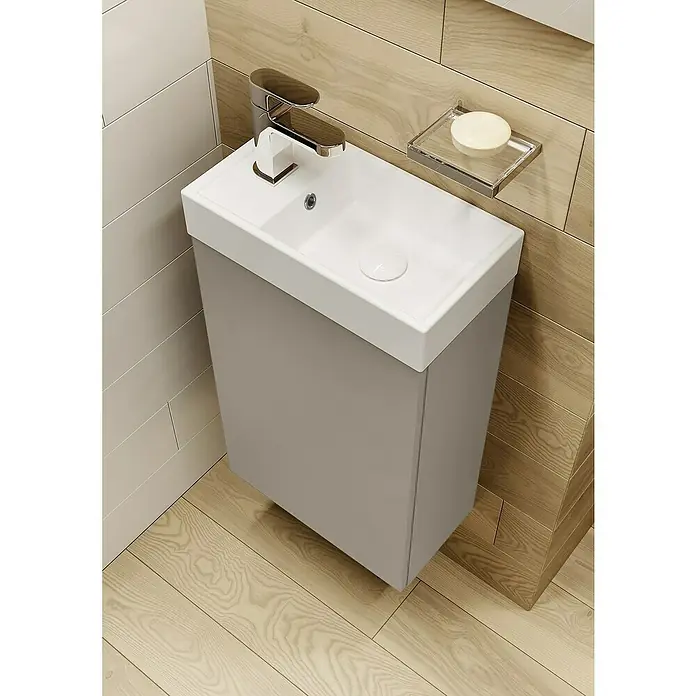 Riva Badmöbel-Set Young - Gesamtbreite Badmöbel: 40 cm, Fume, 2 -tlg. - Ein moderner Waschtisch mit grauem Unterschrank, weißem Aufsatzwaschbecken und stilvoller Armatur, ergänzt durch eine Seifenablage.