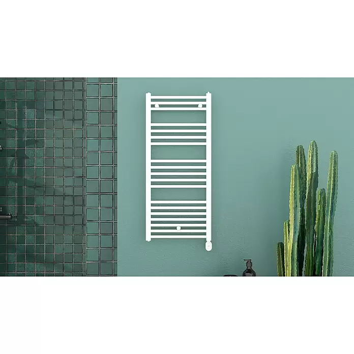 Rointe Radiador toallero eléctrico Elba Oval Wifi - An x Al: 50 x 112 cm, 500 W, Blanco, WiFi - Radiador toallero eléctrico blanco en un baño.