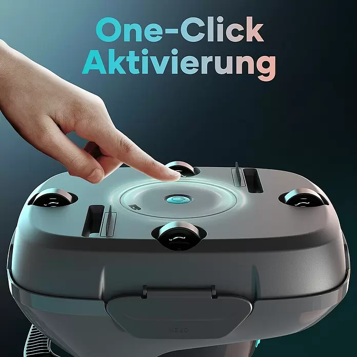 Aiper Poolroboter Scuba SE - Akkubetrieben, Passend für: Pools bis 80 m² Grundfläche, Filterleistung: 4.500 l/h - Hand drückt leuchtenden blauen Knopf auf grauem Reinigungsroboter. Mit Ein-Klick-Aktivierung.