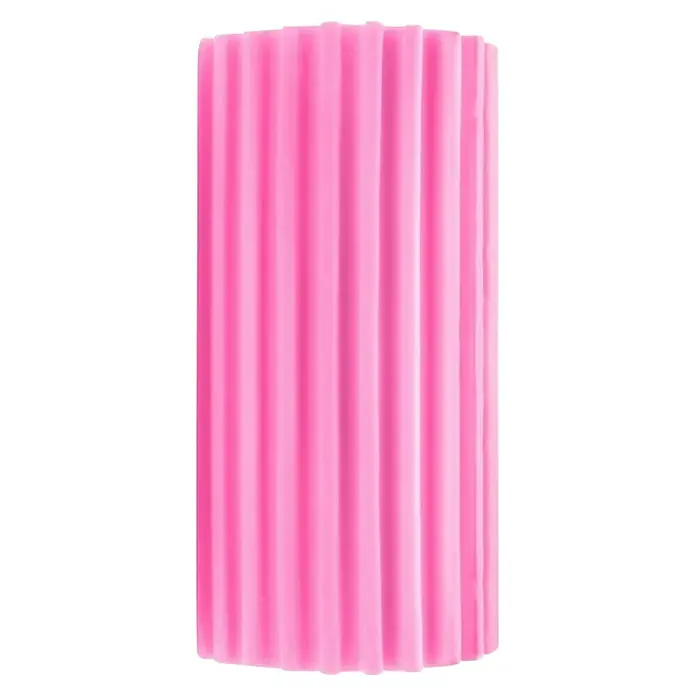 Scrub Daddy Reinigungsschwamm Damp Duster - 1 Stk., Pink - Nahaufnahme einer pinkfarbenen, gerippten Silikonform, ideal für kreative Backprojekte und zur Herstellung einzigartiger Desserts.