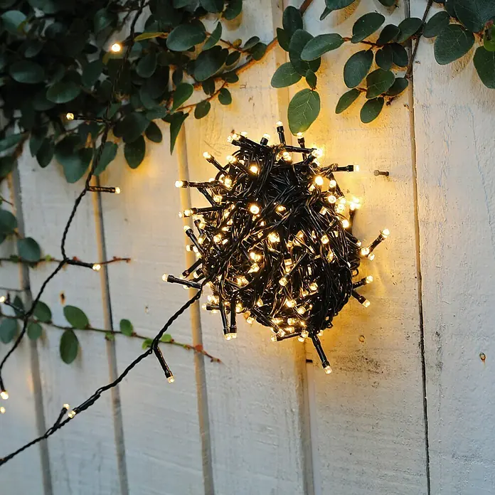 Tween Light Guirnalda luminosa LED - Para exterior, Color de luz: Blanco cálido, Número de bombillas: 400 ud. - Las luces de cadena con luz blanca cálida son un verdadero atractivo. Las luces enrolladas dan a la habitación un ambiente acogedor y festivo.