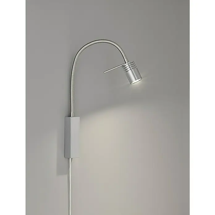 Fischer & Honsel LED-Wandleuchte River - 4,5 W, L x B x H: 40 x 4 x 40 cm, Nickel, Warmweiß - Nahaufnahme einer modernen, silbernen LED-Wandleuchte mit flexiblem Arm, die Licht auf eine graue Wand wirft.