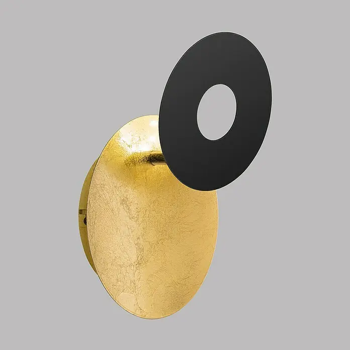 Fischer & Honsel LED-Wandleuchte Hennes - 7 W, L x B x H: 18 x 18 x 7,3 cm, Gold/Schwarz, Warmweiß, Rund - Eine elegante Wandleuchte mit einer goldenen Scheibe und einer schwarzen, ringförmigen Abdeckung, die ein warmes Licht erzeugt.