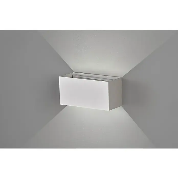Fischer & Honsel LED-Wandleuchte Wallo - 12 W, L x B x H: 10 x 20 x 10 cm, Silber, Warmweiß - Diese Nahaufnahme zeigt eine moderne, rechteckige Wandleuchte in Weiß, die ein elegantes und minimalistisches Design aufweist.