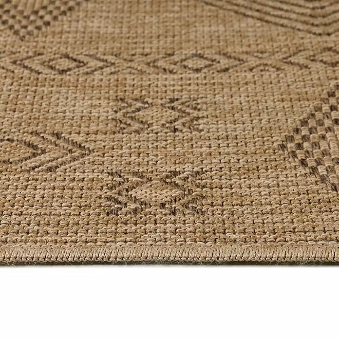 Outdoor-Teppich Dhaka III - Schwarz, 290 x 200 cm, 100 % Polypropylen - Naturfaserteppich, beige mit gewebten braunen geometrischen Mustern.