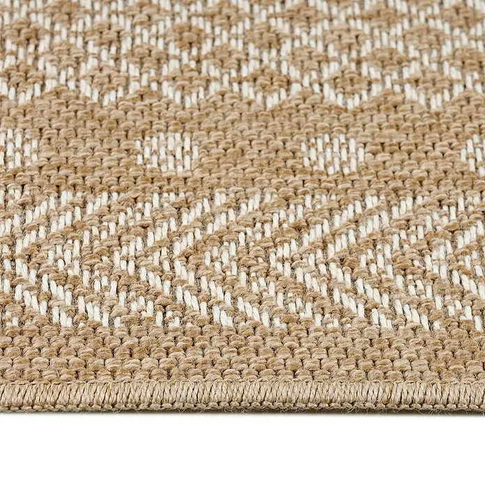 Outdoor-Teppich Dhaka I - Beige, 250 x 80 cm, 100 % Polypropylen - Nahaufnahme eines beigen Teppichs mit einem geometrischen Muster.
