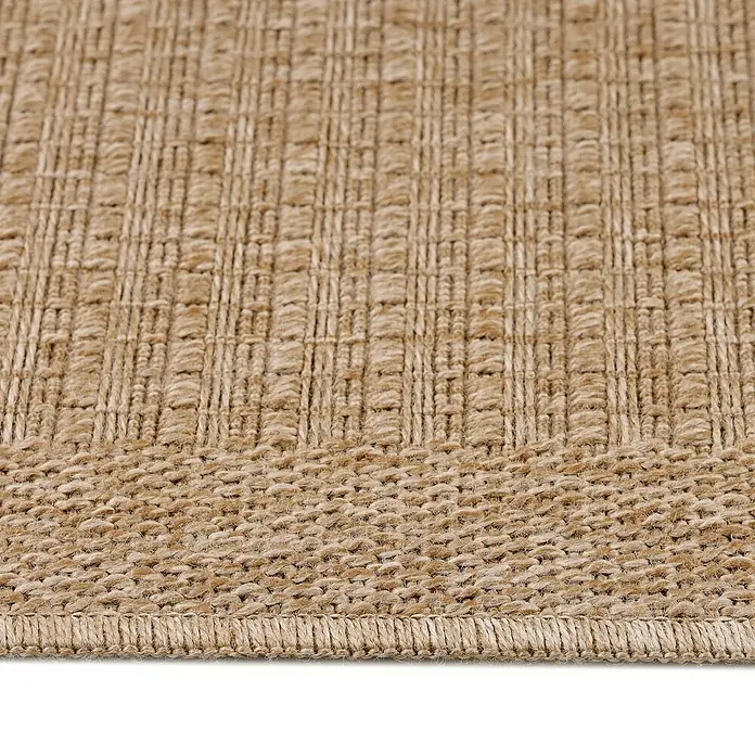 Outdoor-Teppich Dhaka II - Beige, 230 x 160 cm, 100 % Polypropylen - Nahaufnahme eines beigen Teppichs mit aufwendigem Webmuster, der Textur und Handwerkskunst betont.