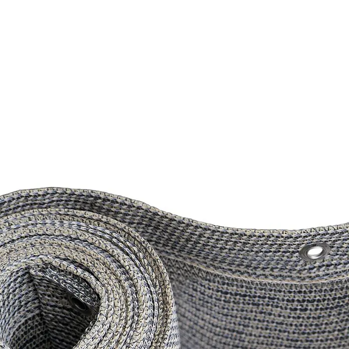 Sichtschutzmatte HDPE - 500 x 90 cm, HDPE Gewebe - Nahaufnahme eines aufgerollten, strapazierfähigen Sichtschutznetzes mit verstärkten Ösen zur einfachen Montage.