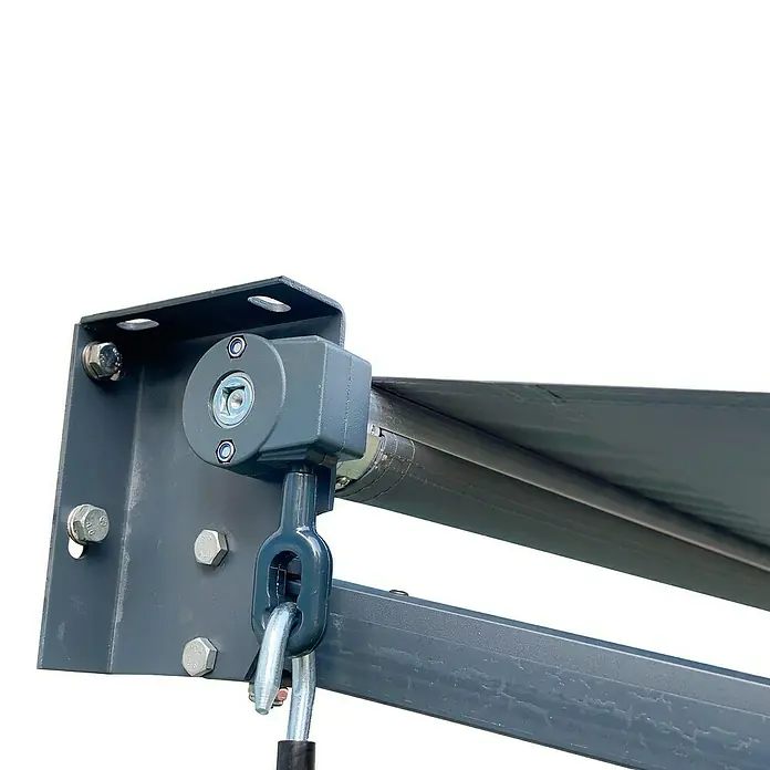 Toldo de brazos extensibles Basic - Gris, Ancho: 2,5 m, Caída: 2 m - Primer plano de un toldo gris, que muestra los herrajes de montaje y el gancho, diseñado para una fácil operación y una fijación segura.
