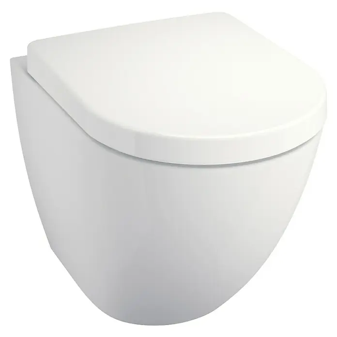 Camargue Wand-WC-Set Plus 50 2.0 - Spülrandlos, Ohne Spezialglasur, Spülform: Tief, WC Abgang: Waagerecht, Weiß - Nahaufnahme einer wandhängenden Toilette in Weiß. Das WC hat einen sanft geschwungenen Korpus und einen Deckel in Weiß.