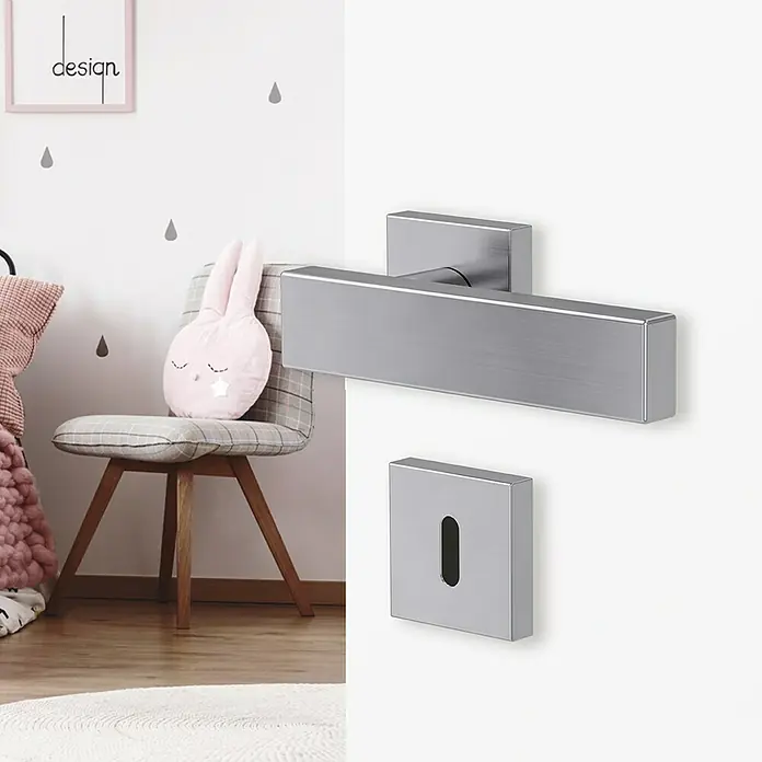 Diamond Doors Creative Zimmertürgarnitur Lancaster - Stärke Tür: 40 mm - 45 mm, Buntbart - Ein moderner Türgriff in Silberoptik, der durch sein schlichtes, eckiges Design besticht und perfekt zu modernen Innenräumen passt.