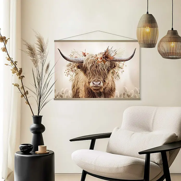 Reinders Posterschienen Click Frame - Eiche, 92,5 cm - Ein Highland-Rind mit Blumenschmuck als Wandkunst. Bringt ländlichen Charme in Ihr Zuhause mit diesem stilvollen Wandbild.