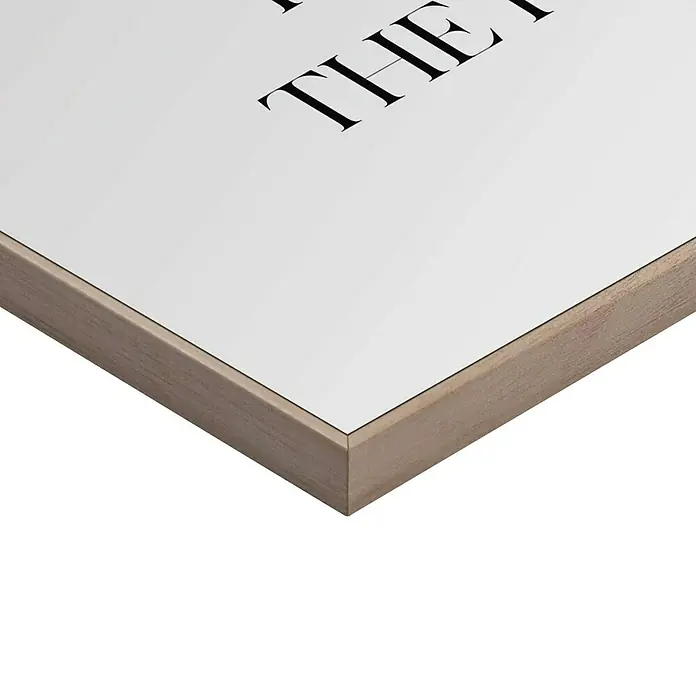 Reinders Bild Slim Frame WoodMindset, B x H: 30 x 40 cm - Nahaufnahme einer gerahmten Leinwand mit dem Wort "THE" in schwarzer Schrift auf weißem Hintergrund, die ein minimalistisches Design zeigt.