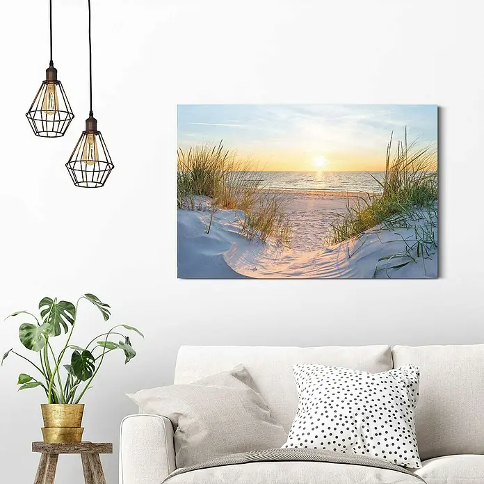 Reinders Decopanel - Golden Hour, B x H: 90 x 60 cm - Wandbild mit Strandmotiv, das eine entspannende Atmosphäre schafft, hängt über einem Sofa und verleiht dem Raum eine frische Note.
