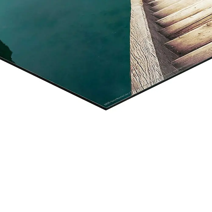 Reinders Decopanel - Glacier Mount Lake, B x H: 40 x 50 cm - Detailansicht eines Wandbildes mit Waldsee-Motiv auf hochwertigem Material, das die natürliche Schönheit hervorhebt.