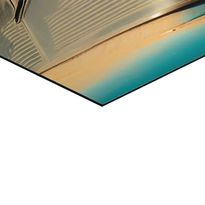 Reinders Decopanel - Oldtimer Safari, B x H: 60 x 90 cm - Nahaufnahme einer Aluminium-Verbundplatte, die für ihre Stabilität und moderne Ästhetik in Bau- und Designprojekten geschätzt wird.