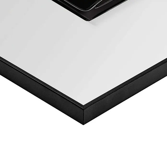 Reinders Bild Slim Frame Black - Beauty Bottle, B x H: 30 x 40 cm - Nahaufnahme einer modernen LED-Deckenleuchte mit schwarzem Rahmen und weißer Oberfläche, die ein minimalistisches Design und helle Ausleuchtung bietet.