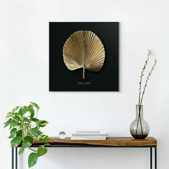 Reinders Bild Slim Frame BlackAreca Gold, B x H: 50 x 50 cm - Ein elegantes Wandbild mit einem goldenen Palmenblatt auf schwarzem Hintergrund, das jedem Raum einen Hauch von tropischer Eleganz verleiht.