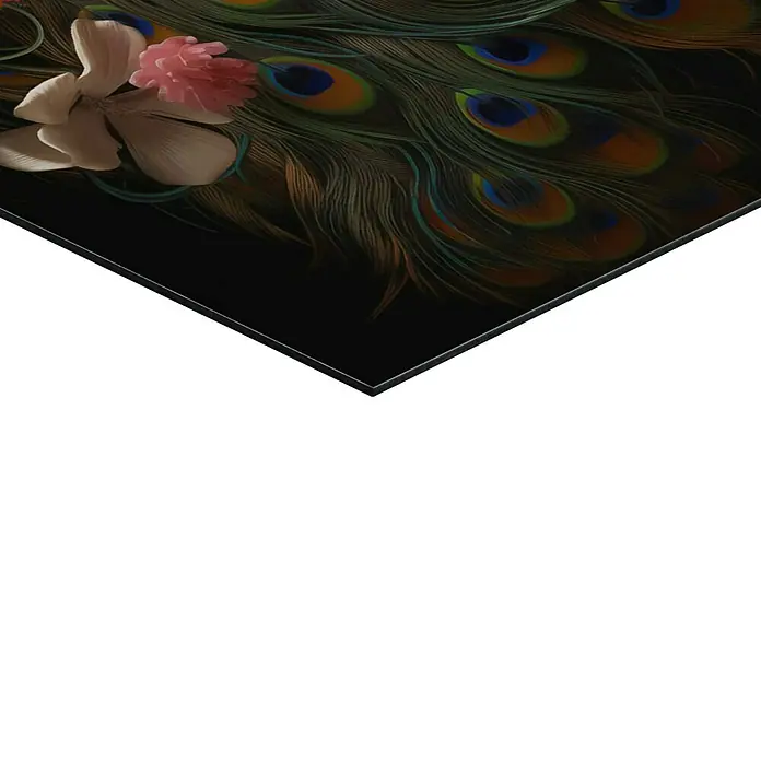 Reinders Decopanel - Colourful Peacock, B x H: 30 x 90 cm - Das Bild zeigt ein Aluminium-Dibond-Kunstwerk mit einem faszinierenden Pfauenfeder- und Blumendesign auf elegantem Schwarz.