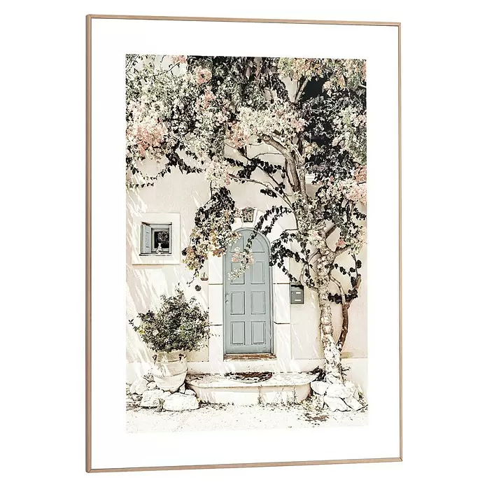Reinders Bild Slim Frame Wood - Mediteran Door, B x H: 50 x 70 cm - Gerahmter Druck mit hellem Holzrahmen, zeigt ein weißes Gebäude mit hellblauer Tür und rosa Bougainvillea.