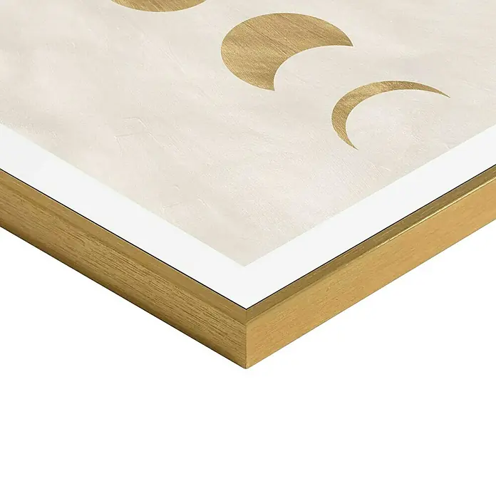 Reinders Bild Slim Frame Gold - Moonphases, B x H: 30 x 40 cm - Nahaufnahme eines gerahmten Kunstwerks mit goldenen Mondphasen auf beigem Hintergrund, das eine elegante und moderne Ästhetik zeigt.