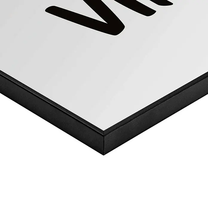 Reinders Bild Slim Frame Black - Pizza, Pasta and Vino, B x H: 40 x 50 cm - Nahaufnahme eines schwarz gerahmten Bildes mit weißer Oberfläche und teilweise sichtbarem schwarzem Text.