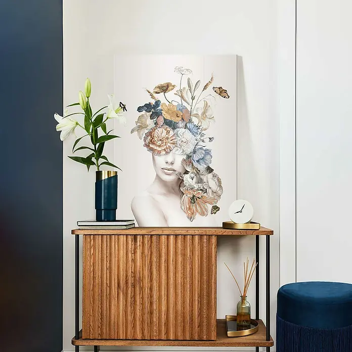 Reinders Leinwandbild Giclee on Canvas - Floral Lady, B x H: 50 x 70 cm - Stilvolles Sideboard aus Holz mit Blumenkunst und blauer Vase, ideal für moderne Wohnräume.