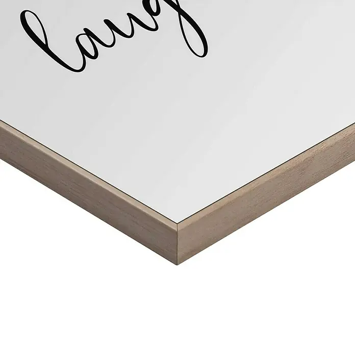 Reinders Bild Slim Frame Wood - Laughing, B x H: 20 x 30 cm - Nahaufnahme eines gerahmten Kunstwerks mit dem Wort "Lachen" in eleganter Schrift, das die Ästhetik und das hochwertige Material hervorhebt.