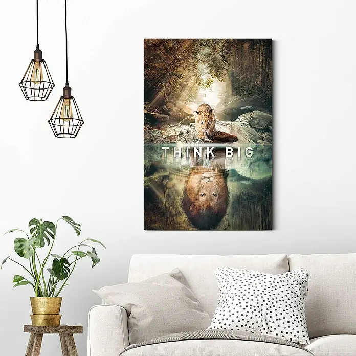 Reinders Decopanel - Think Big, B x H: 60 x 90 cm - Ein inspirierendes Wandbild mit einem Löwenjungen, der sich im Wasser als mächtiger Löwe spiegelt, und dem Schriftzug "Think Big".