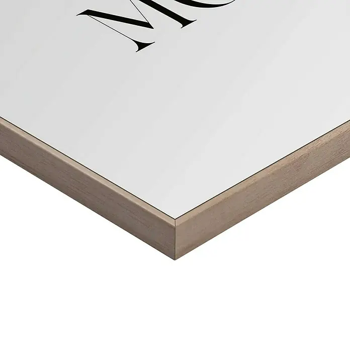 Reinders Bild Slim Frame Wood - Live in the Moment, B x H: 30 x 20 cm - Nahaufnahme eines gerahmten Posters mit einer schlichten, hellen Holzleiste, die die minimalistische Ästhetik des Produkts hervorhebt.