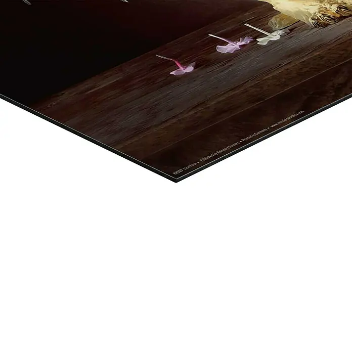 Reinders Decopanel - Lion Vase, B x H: 40 x 50 cm - Nahaufnahme einer Blumenvase auf einem dunklen Holztisch, die die Eleganz und den Kontrast des Produkts hervorhebt.