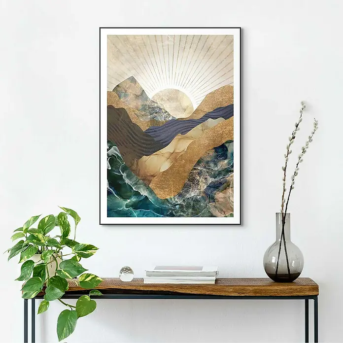 Reinders Bild Slim Frame Black - Autumn Mountains, B x H: 50 x 70 cm - Ein gerahmtes Kunstwerk mit abstrakter Landschaftsdarstellung hängt an einer Wand über einem Tisch mit Pflanzen und Dekorationen.