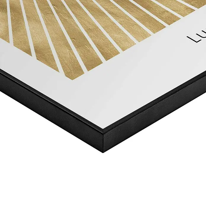 Reinders Bild Slim Frame Black - Moon, B x H: 40 x 50 cm - Nahaufnahme eines gerahmten Kunstwerks mit goldenen, strahlenförmigen Mustern auf weißem Grund und einem eleganten schwarzen Rahmen.