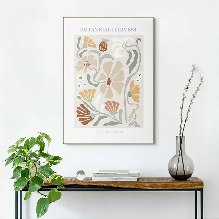 Reinders Bild Slim Frame Wood - Botanical Harvest, B x H: 50 x 70 cm - Dekorative botanische Ernte Kunstdruck gerahmt an der Wand, über einem Holztisch mit Pflanzen und Vasen.