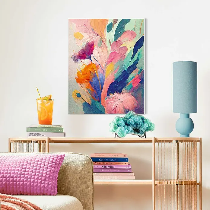 Reinders Bild Slim Frame White - Dreamy Flowers, B x H: 40 x 50 cm - Nahaufnahme eines stilvollen Wohnzimmers mit farbenfroher Kunst, einem Getränk und dekorativen Elementen auf einem eleganten Sideboard.
