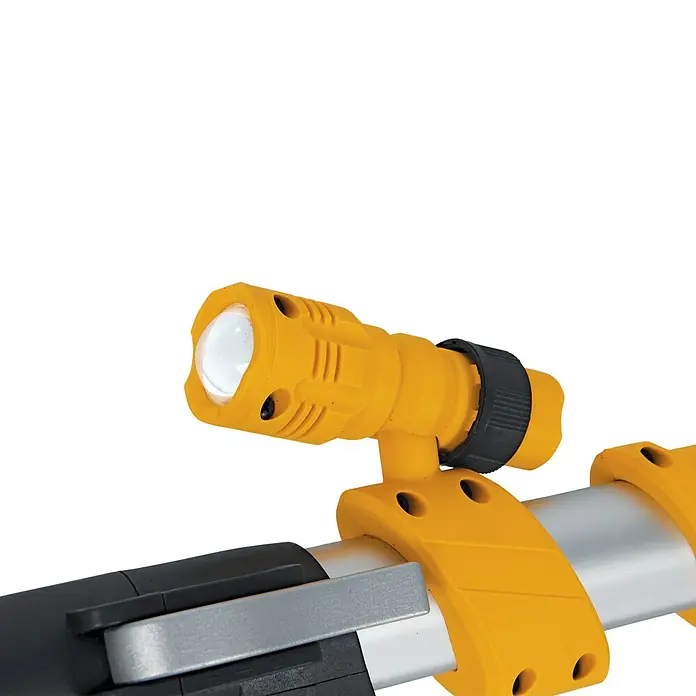 Vito Lijadora de pared y techo VILGE710 - 710 W, Diámetro disco de lija: 215 mm - Primer plano de una luz de inspección amarilla conectada a una herramienta, destacando su brillante iluminación y detalles de construcción.