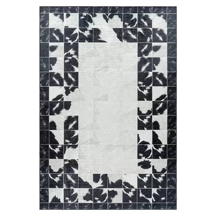 Flachgewebeteppich Fiesta - Schwarz/Weiß, 290 x 200 cm, 100 % Polyester - Rechteckiger Teppich mit schwarz-weißem Kuhfellmuster, mit einem zentralen weißen Rechteckbereich.