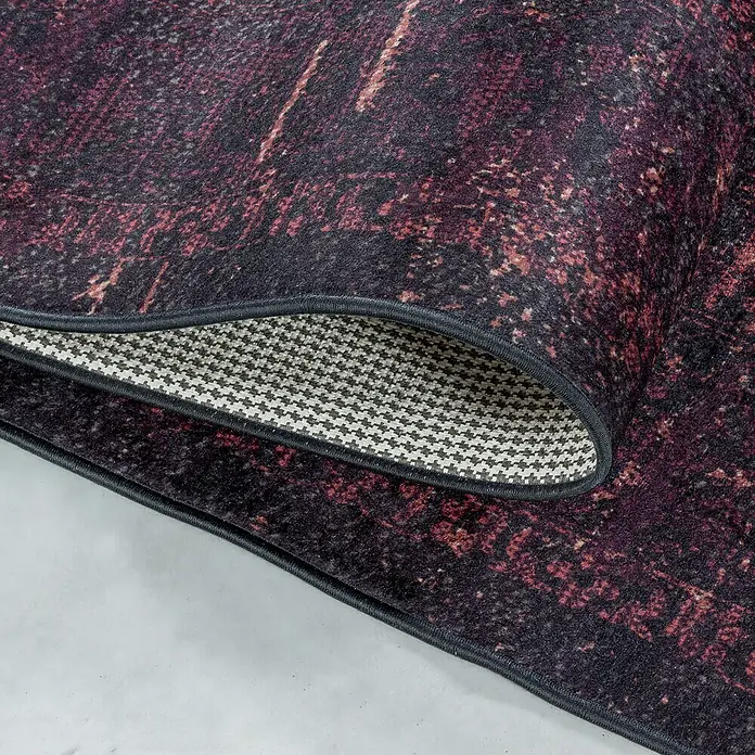 Flachgewebeteppich Fiesta - Rot, 230 x 160 cm, 100 % Polyester - Nahaufnahme eines Teppichs mit abstraktem Muster und einer grauen, strukturierten Unterseite.