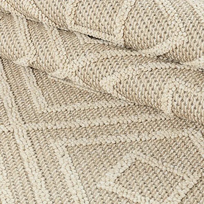 Outdoor-Teppich Patara III - Beige, 250 x 80 cm, 100 % Polypropylen - Nahaufnahme eines gewebten Teppichs mit beiger Farbgebung und einem geometrischen Muster, das eine Textur und Wärme ausstrahlt.